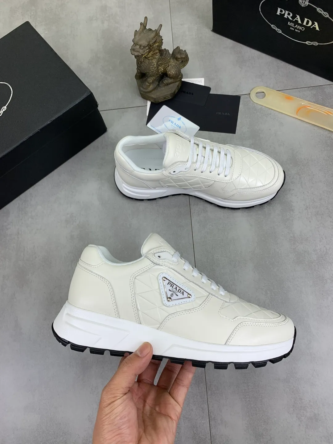 Men's men's shoes 💰P540💰 [New model] popular models are on the official website, 🆘 Trendy brand (Prada) mainly promotes popular models, avant-garde and versatile fashion men's shoes private version mold opening, cowhide surface splicing 1:1 replica... fashionable and simple, original imported cowhide lining cowhide feet; the atmosphere and personality are more fashionable, eye-catching and pursuing class. It will subvert the old idea and be a must-have for fashion trendsetters with you! Must keep it for yourself! Tall and comfortable, large and low, high-end quality workmanship. Code number: 38-44; 2 colors available.